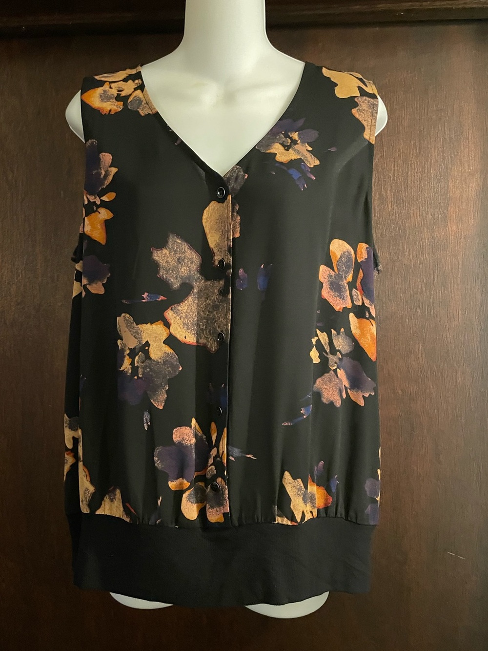 CAbi Brand Women's size Medium Autumn Top Sleeveless Style Blouse Floral